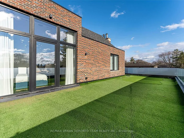 39 Cardigan Rd — Photo 22