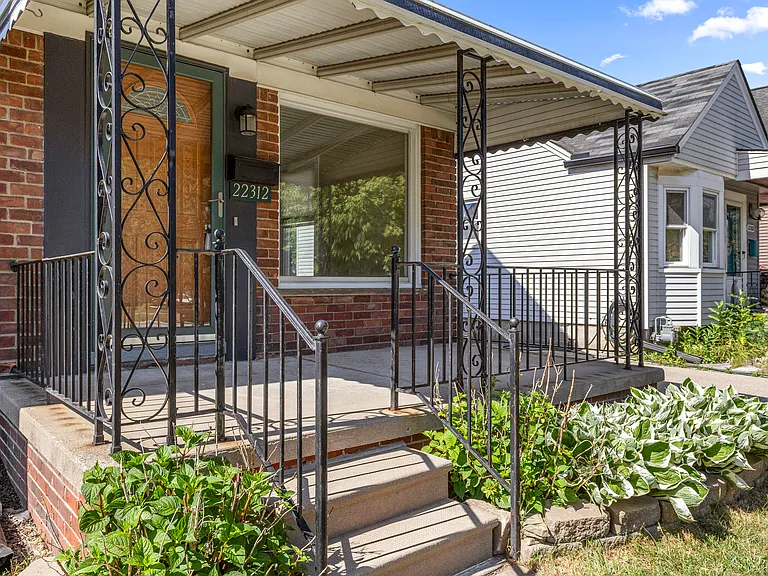 22312 Madison St — Photo 3