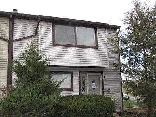 428 Brookside Ln — Photo 1
