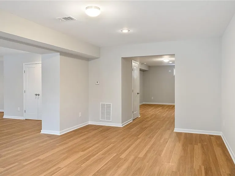 2295 Brandon Ct NE — Photo 31
