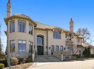 903 Midwest Club Pkwy, Oak Brook, IL 60523