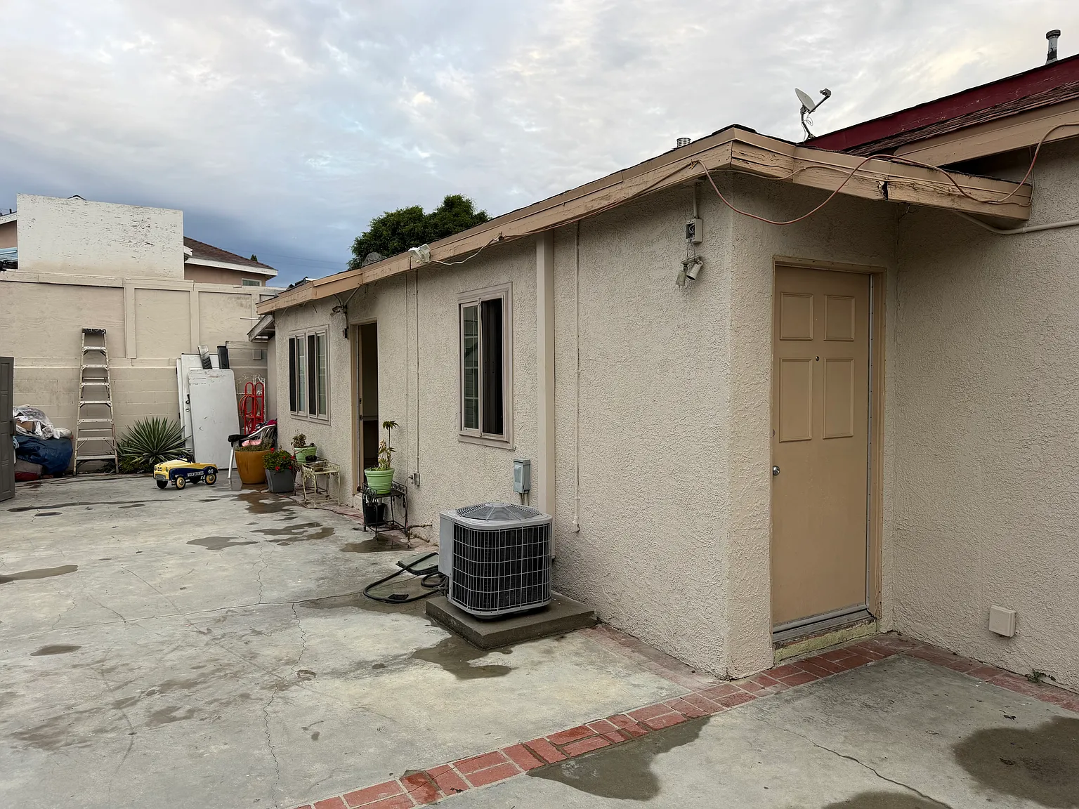 2 bed, 850 sqft, $2,500 — Photo 1