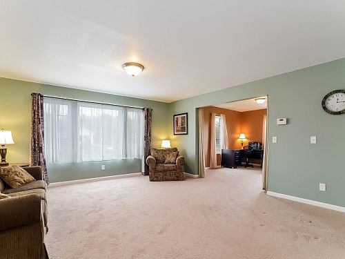 3rd image of 7544 Mountain Pine Dr NE