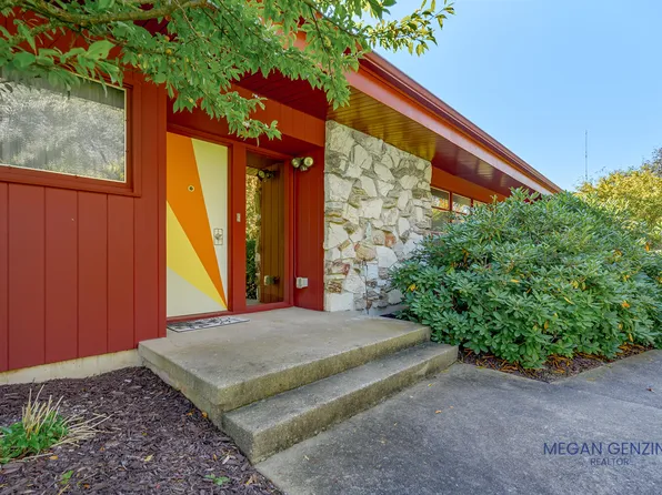 1653 Acacia Dr NW, Grand Rapids, MI 49504