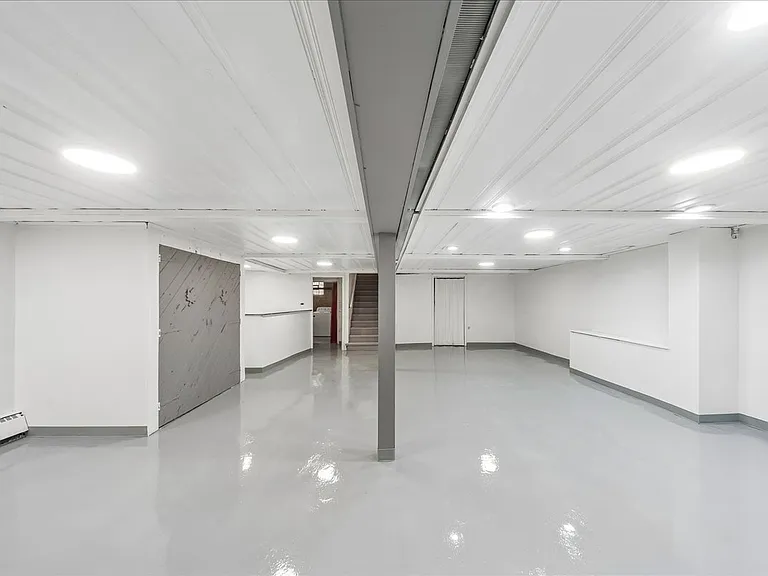 5020 Coyle Ave — Photo 10