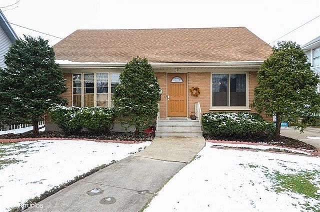 Welcome home!  Nice curb appeal, close to schools and downtown Sycamore!