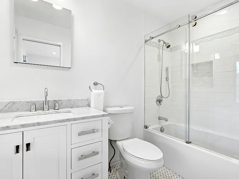 316 Kings Point Rd — Photo 9