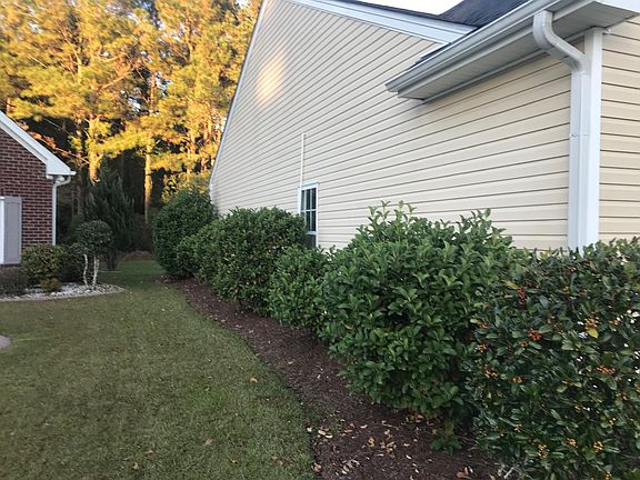 nicely landscaped to be taken care of by renters.