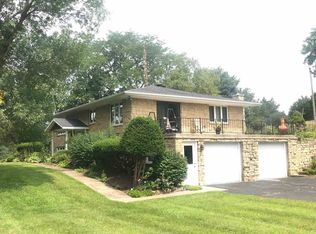 9824 Lake Eleanor Rd, Dubuque, IA 52003