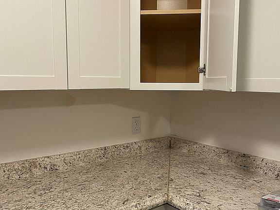 1532_16 kit cabinet and countertop
