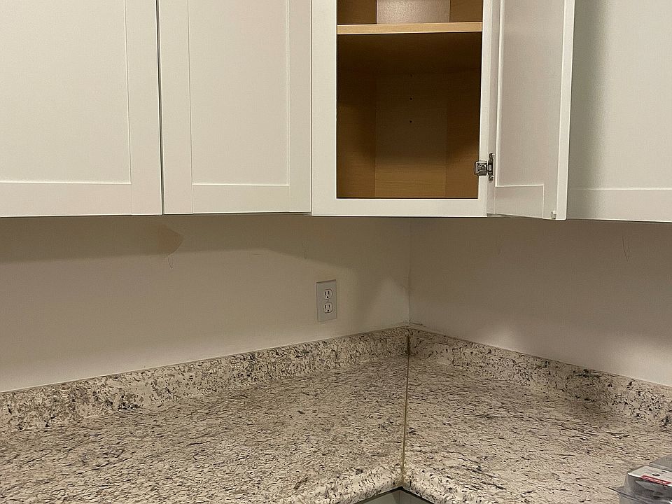 1532_16 kit cabinet and countertop