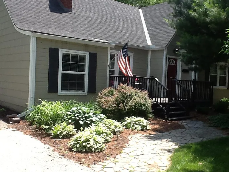 4739 Windsor St — Photo 3