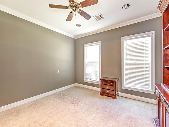 4th image of 203 Longwood Dr