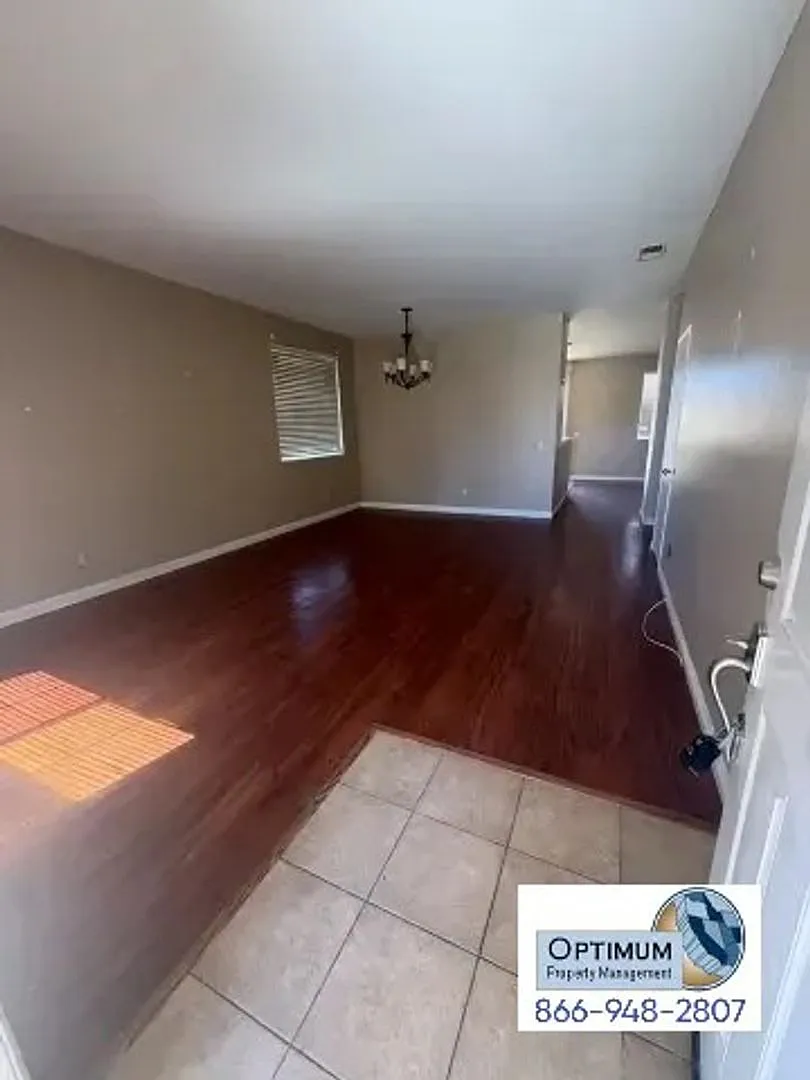 Spacious 5-Bedroom Single-Story Home in Victorville 3 Baths & 2-Car Garage — Photo 2