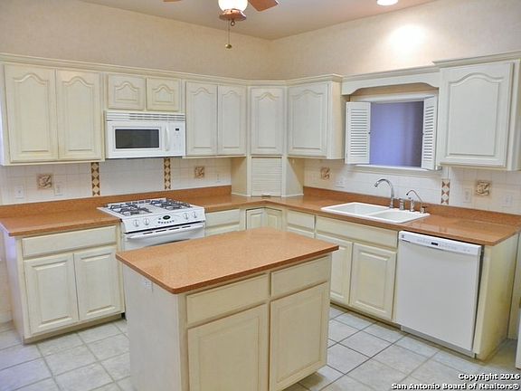 5th image of 510 Oakland Hills Ln E