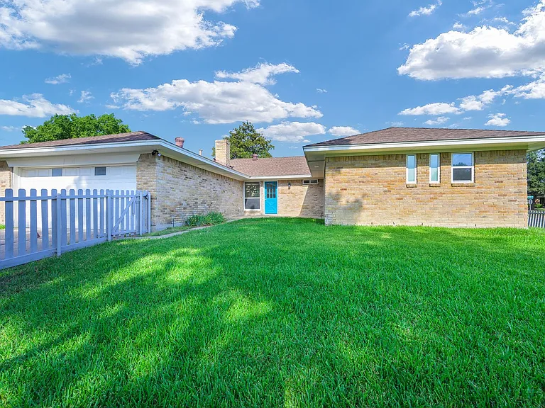 2400 Bengal Ln — Photo 24