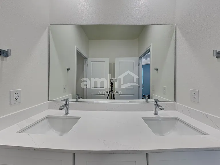 870 English Primrose St — Photo 16