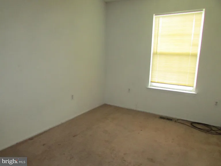 141 Auckland Dr — Photo 12