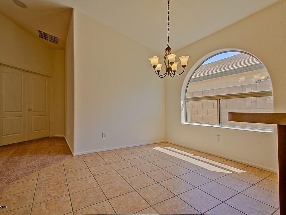 2nd image of 658 E Lovegrass Dr