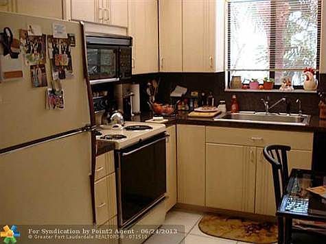 3rd image of 7440 Ashmont Cir #204