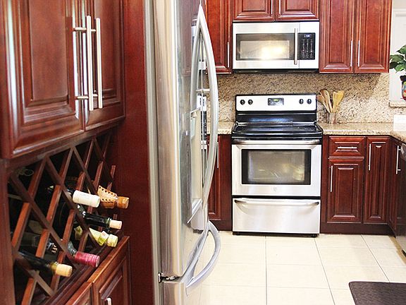  Stainless steel appliances
