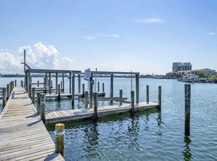 421 Waterway Ln, Fort Walton Beach, FL 32547