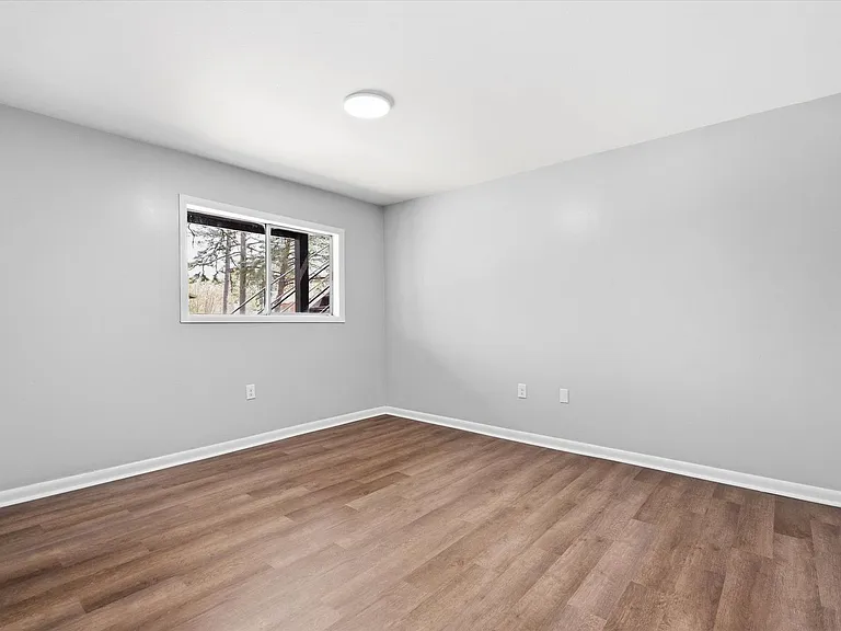 924 W Huntington Ave — Photo 22