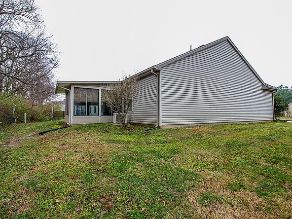 3rd image of 412 Parkside Dr