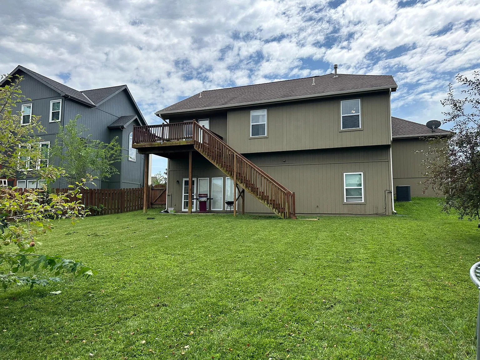 5 bed, 2534 sqft, $2,990 — Photo 2
