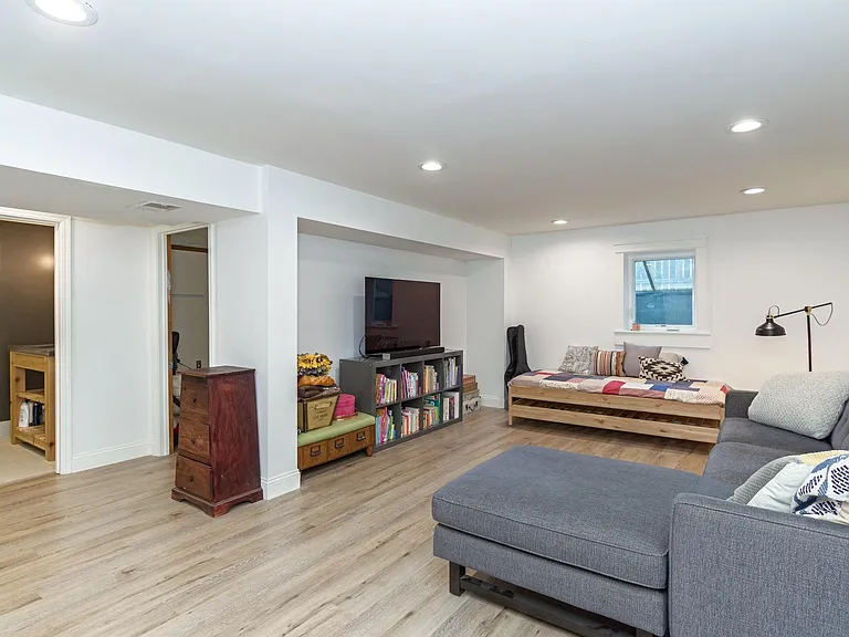1612 N Roosevelt Ave — Photo 12