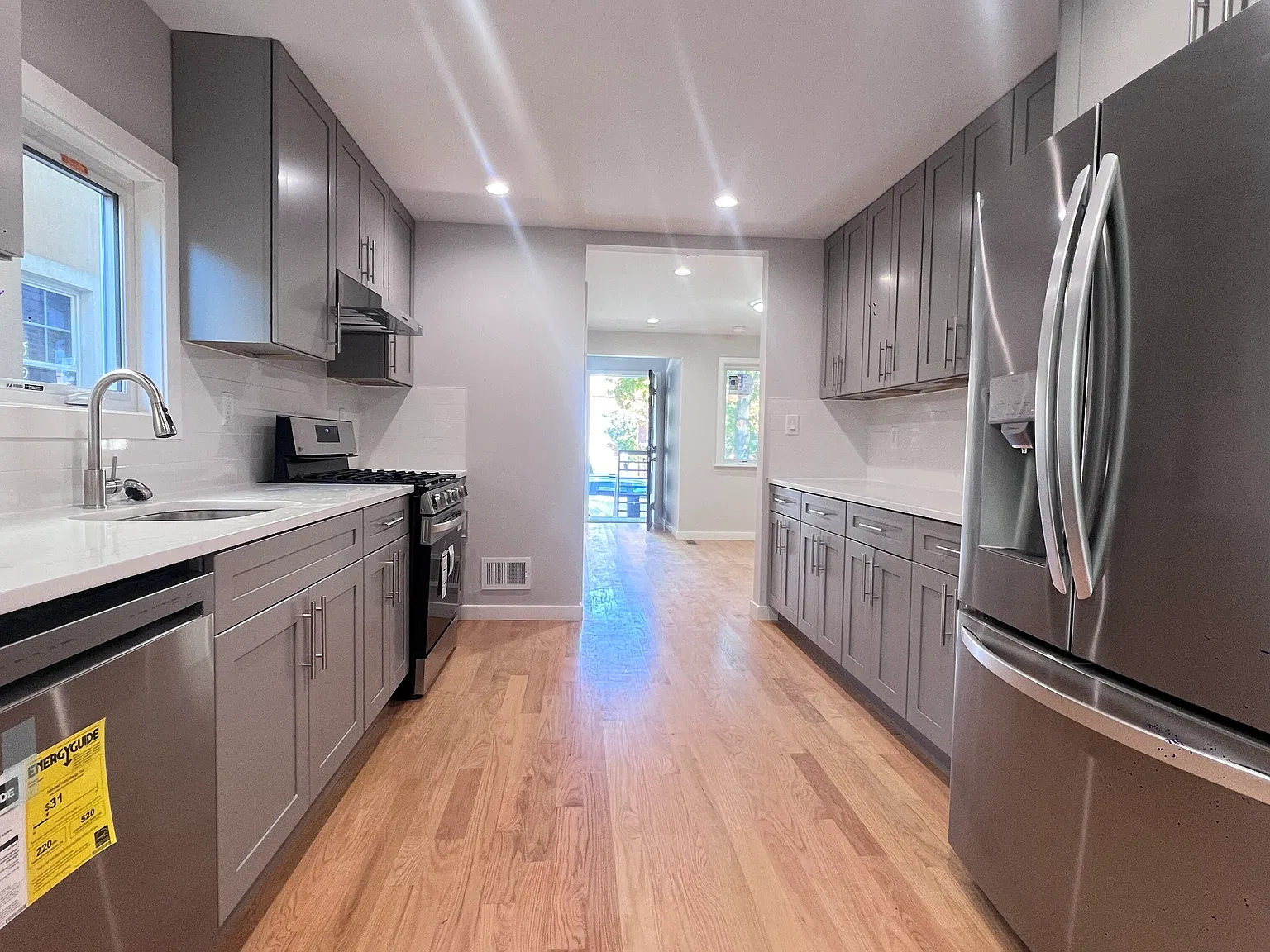 376 Ross Ave — Photo 3