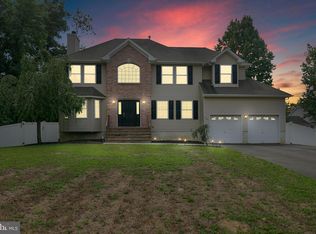 2 Rossi Rd, Cookstown, NJ 08511