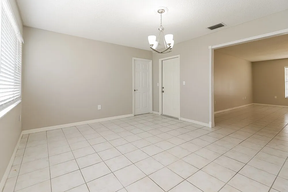 2 bed, 2.0 bath, 1369 sqft, $1,795 — Photo 4