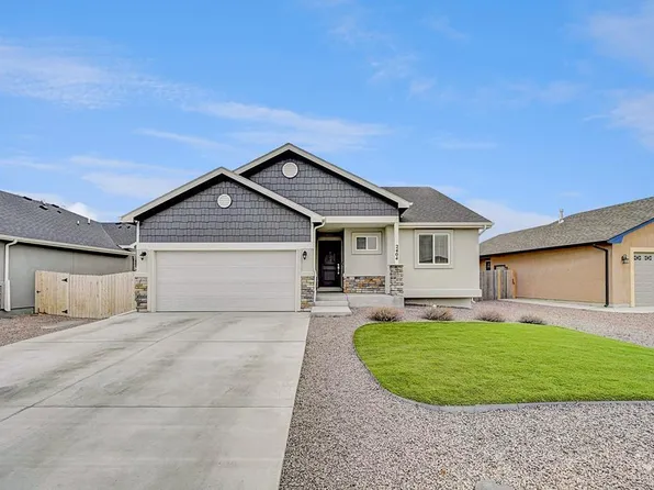 2404 Sunrise Ln, Pueblo, CO 81008
