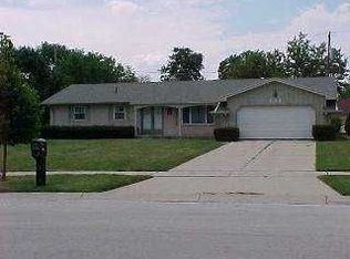 130 Applewood Dr, Oregon, OH 43616