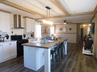 63 Upward Hills Dr, Flat Rock, NC 28731