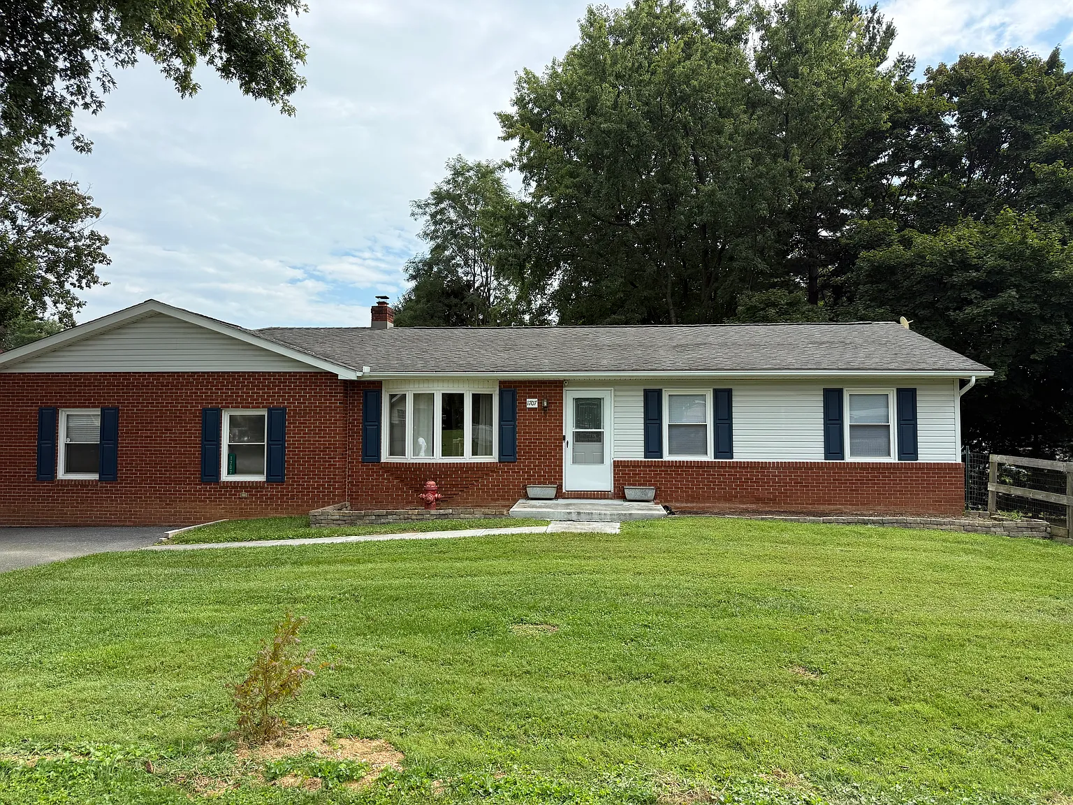 3 bed, 1040 sqft, $3,000 — Photo 1