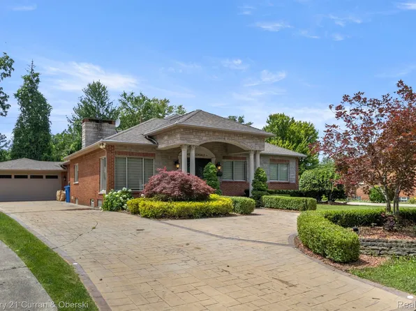 6423 Rockdale Ct, Dearborn Heights, MI 48127