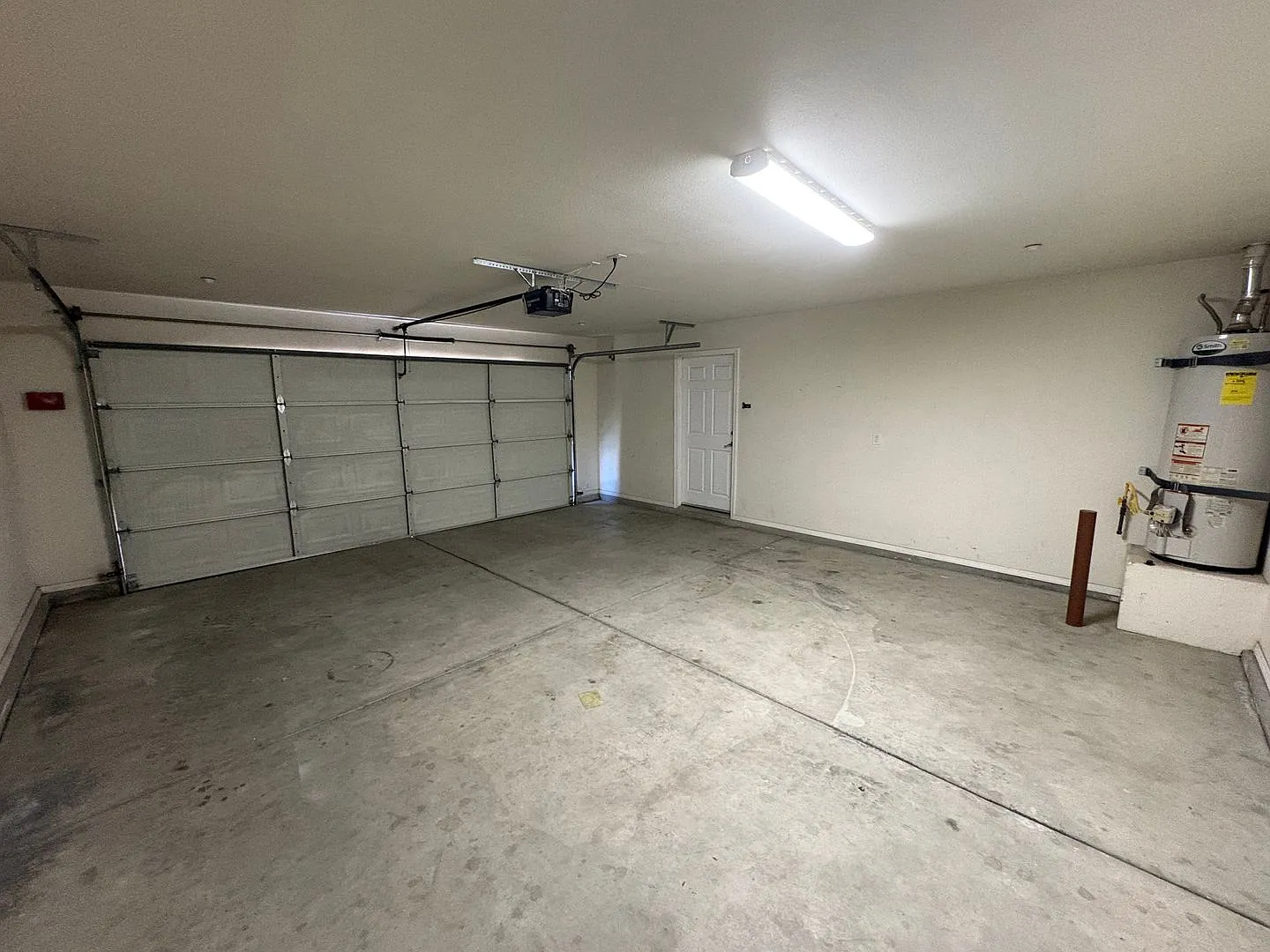 Charming apartment home located on Bella Oaks Drive! Available Now! — Photo 3