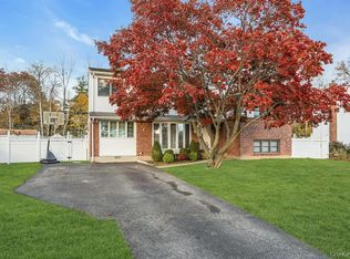 22 Schuyler Dr, Commack, NY 11725