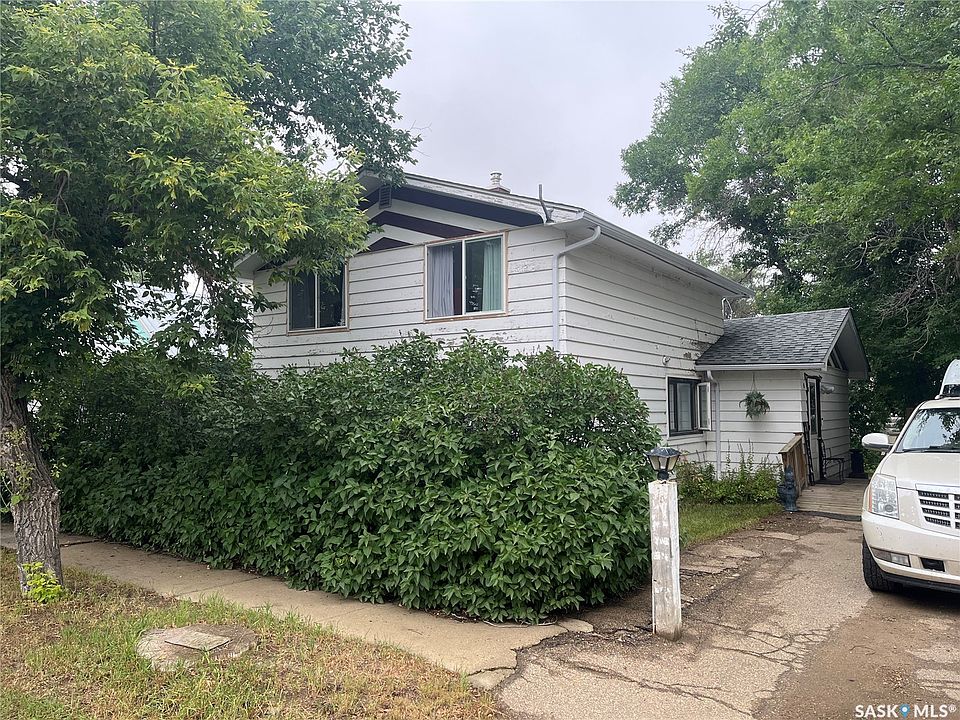 1st image of 164 4th Street W