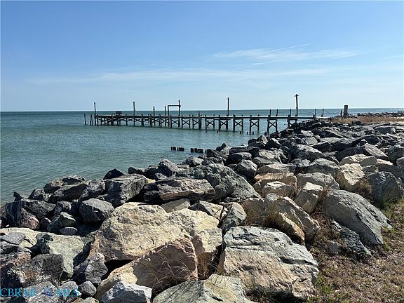 4th image of 298 E Shore Dr