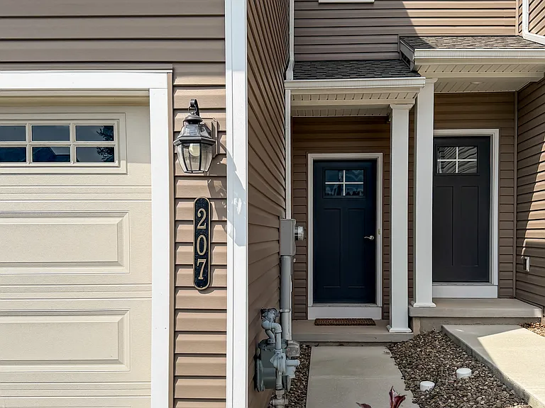 207 Sage Blvd — Photo 2