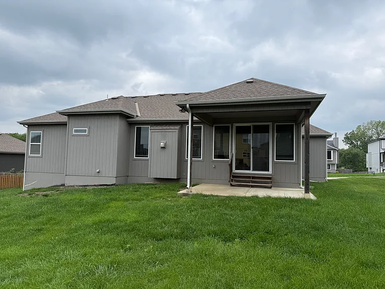 1202 Ridge Tree Ln — Photo 2