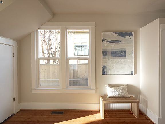 5th image of 4057 N Borthwick Ave