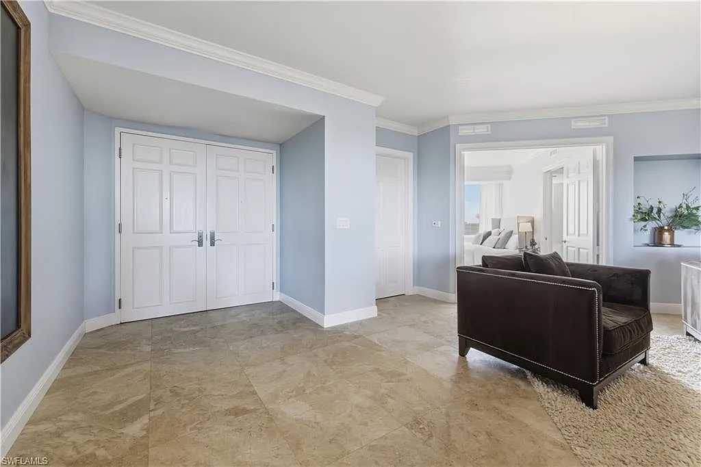 3 bed, 3.0 bath, 2748 sqft, $16,000 — Photo 4