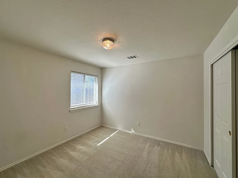 4700 Sydney Harbour Ct — Photo 31