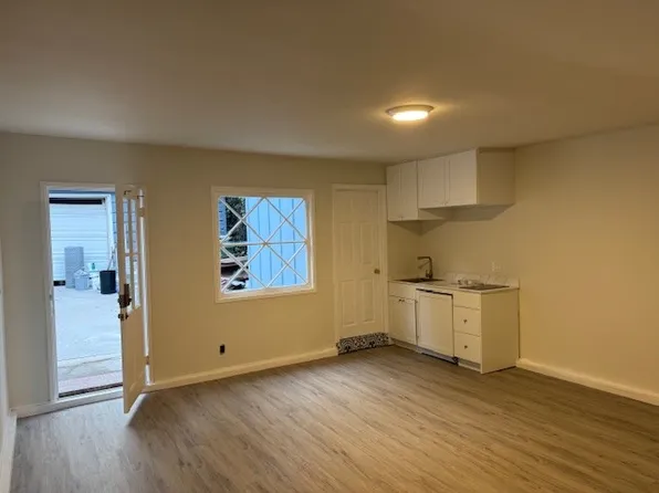 4105 Stone Canyon Ave #B, Sherman Oaks, CA 91403