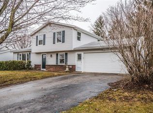 72 Kinmont Dr, Rochester, NY 14612