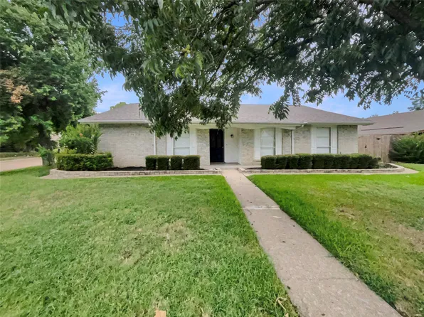 201 Running Brook Ln, Mesquite, TX 75149